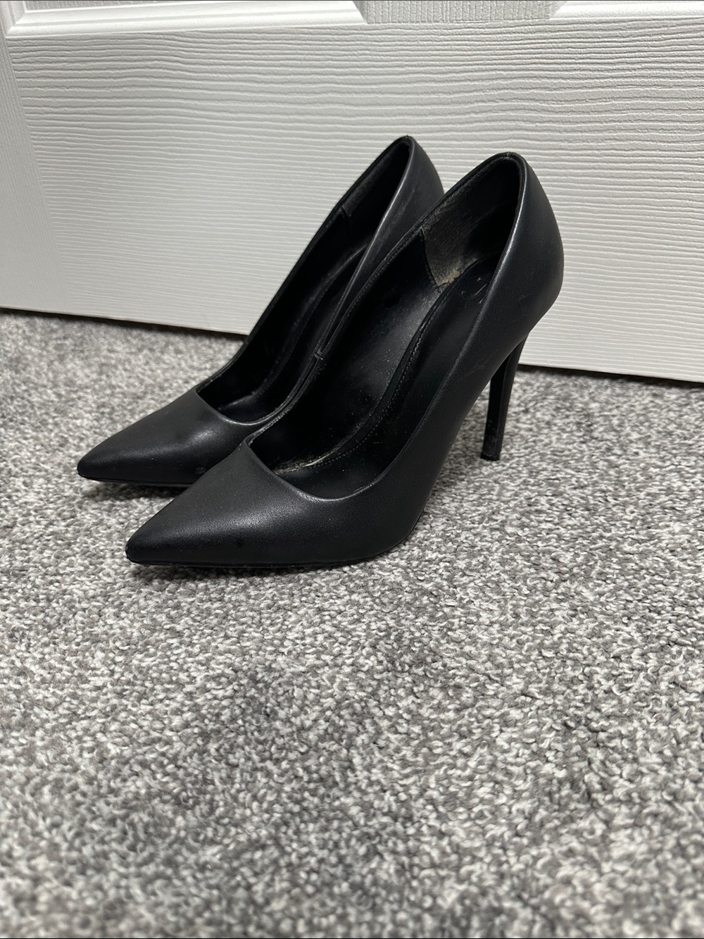 Classic Black Pointed Toe High Heel Pumps - Picture 2 of 7